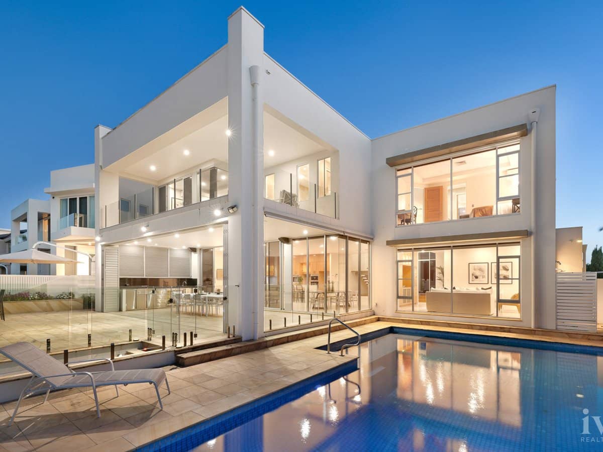 8 King Charles Drive, Sovereign Islands - Thumbnail 11