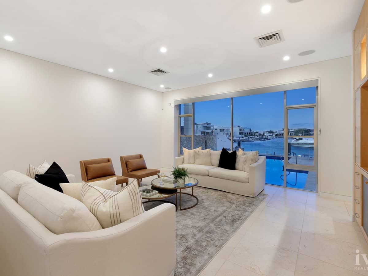 8 King Charles Drive, Sovereign Islands - Thumbnail 13