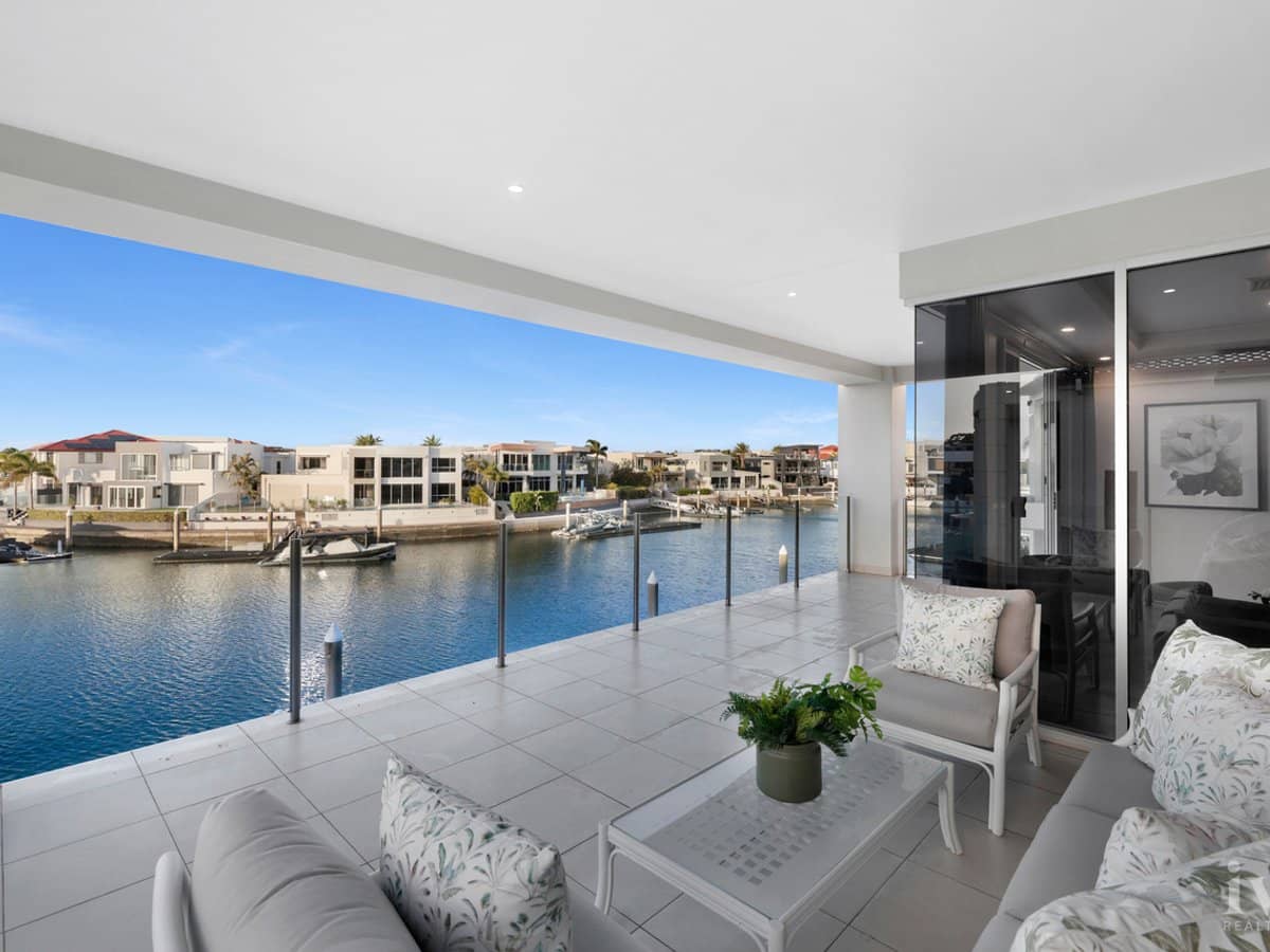 8 King Charles Drive, Sovereign Islands - Thumbnail 18