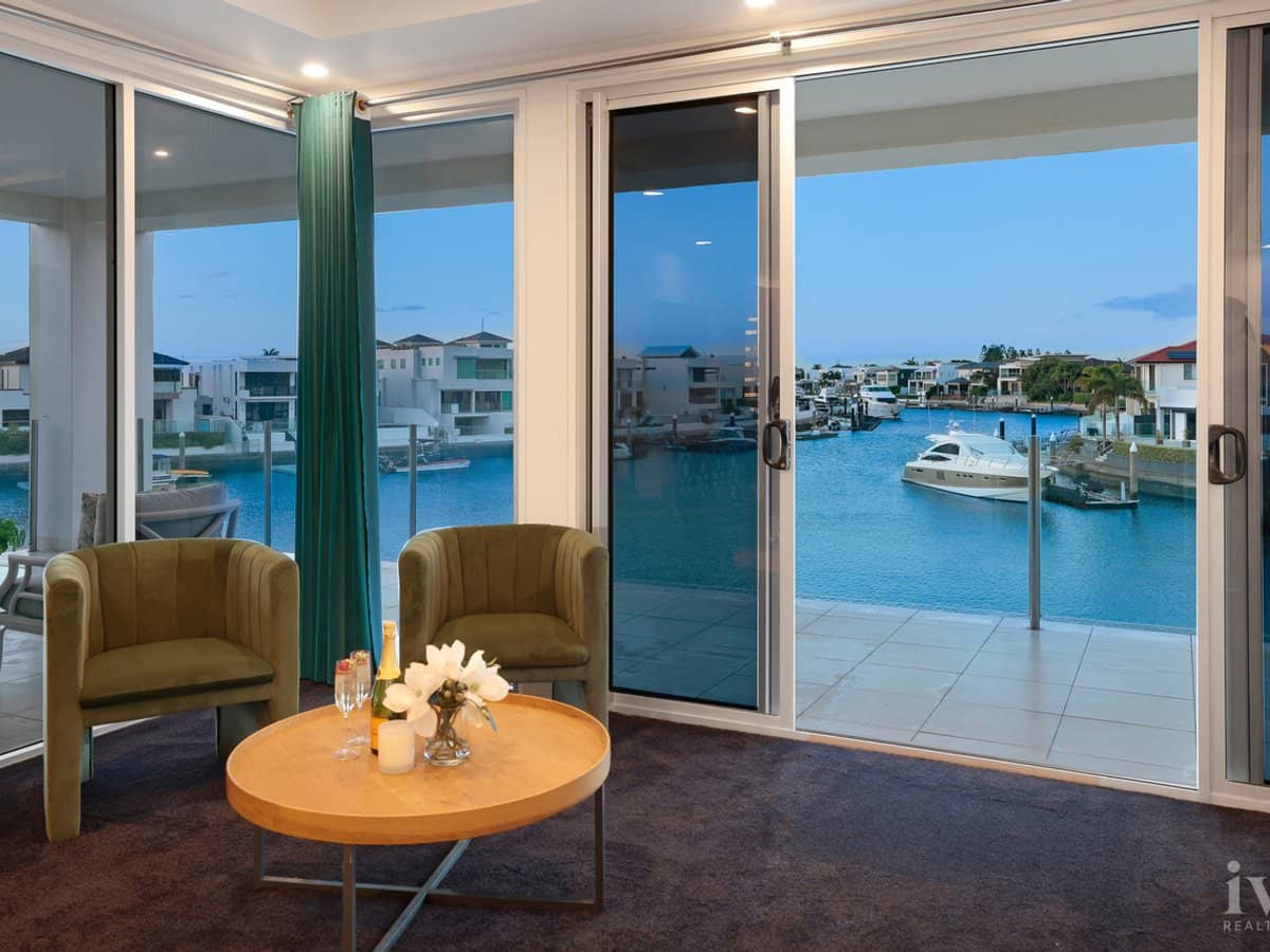 8 King Charles Drive, Sovereign Islands - Thumbnail 19