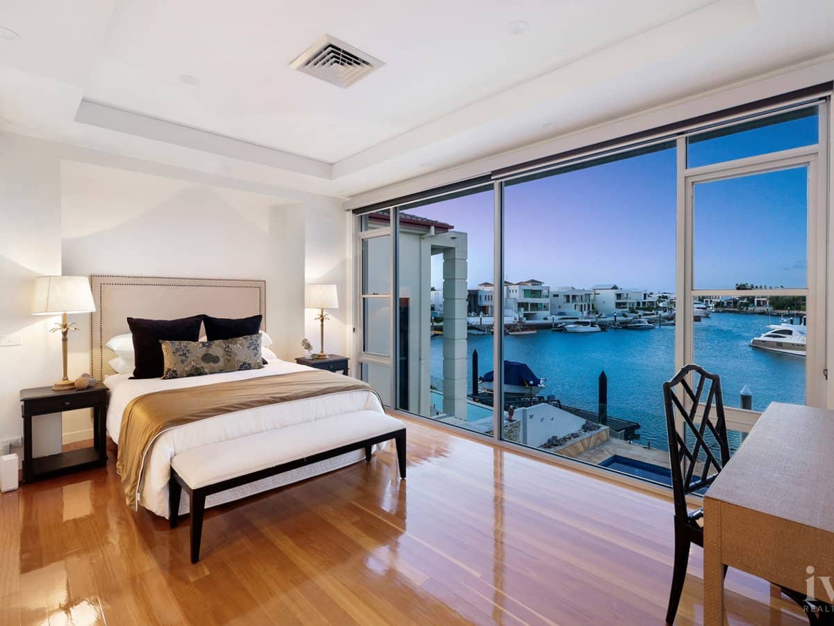 8 King Charles Drive, Sovereign Islands - Thumbnail 21