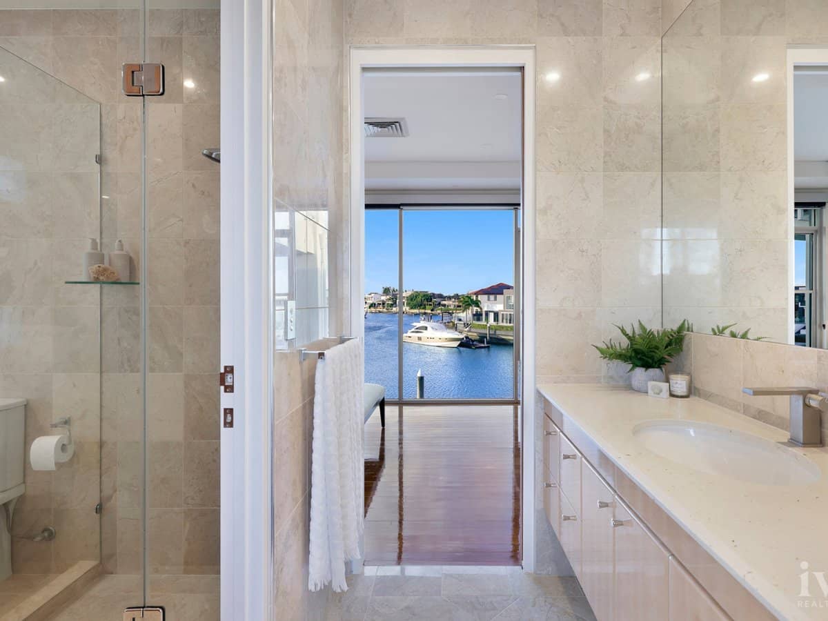 8 King Charles Drive, Sovereign Islands - Thumbnail 22