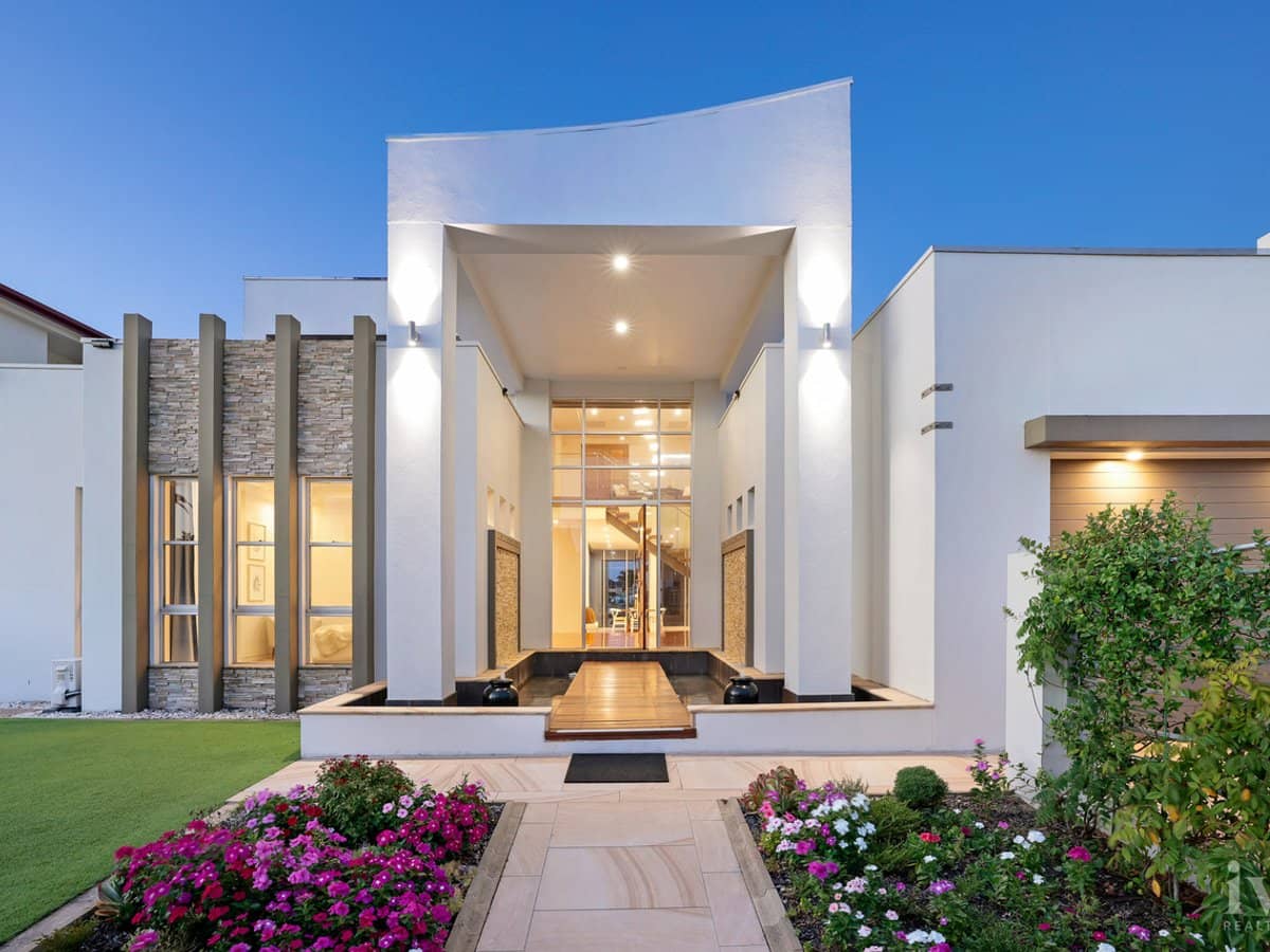 8 King Charles Drive, Sovereign Islands - Thumbnail 30