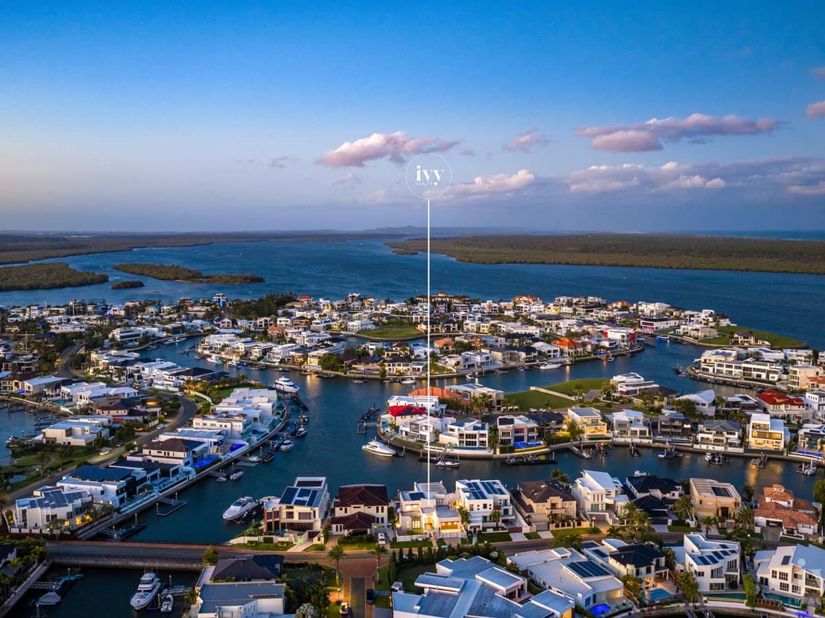 8 King Charles Drive, Sovereign Islands - Thumbnail 32