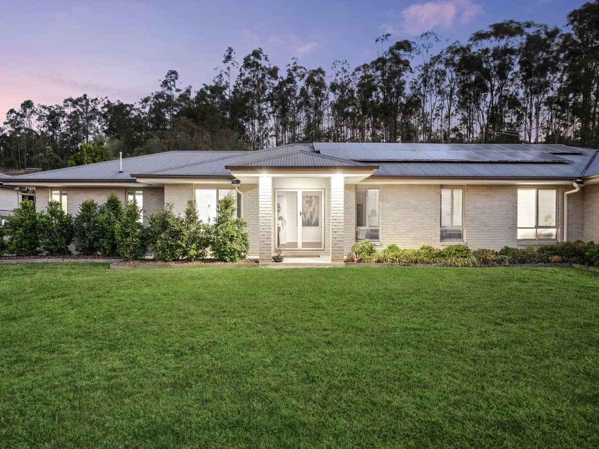 2-4 Eyre Place, JIMBOOMBA - Thumbnail 1