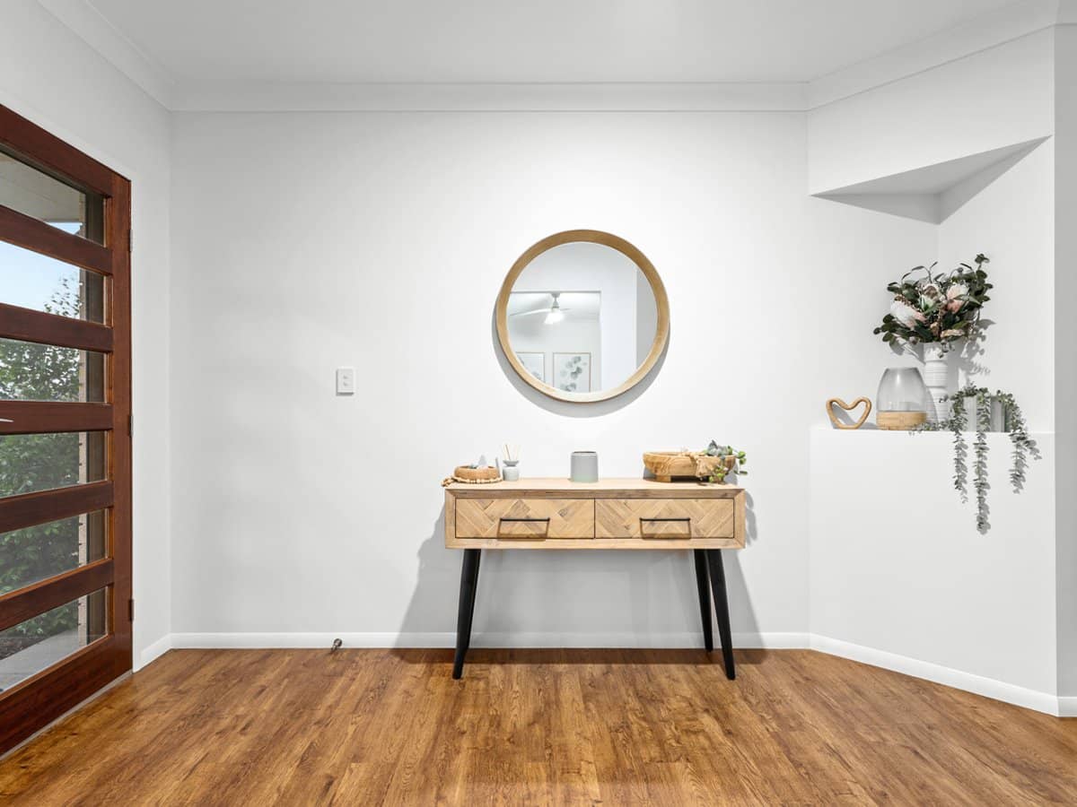 2-4 Eyre Place, JIMBOOMBA - Thumbnail 2