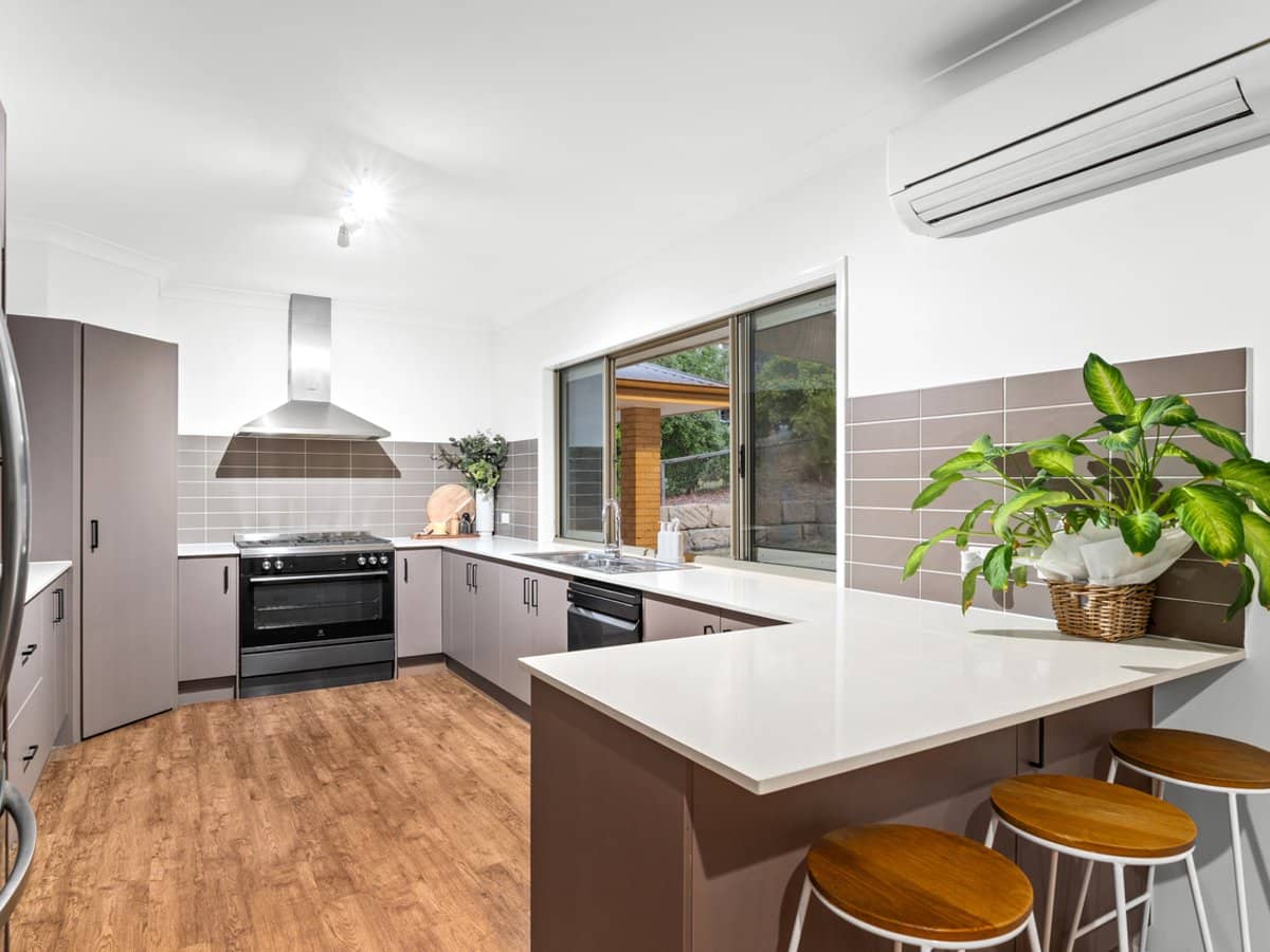 2-4 Eyre Place, JIMBOOMBA - Thumbnail 6