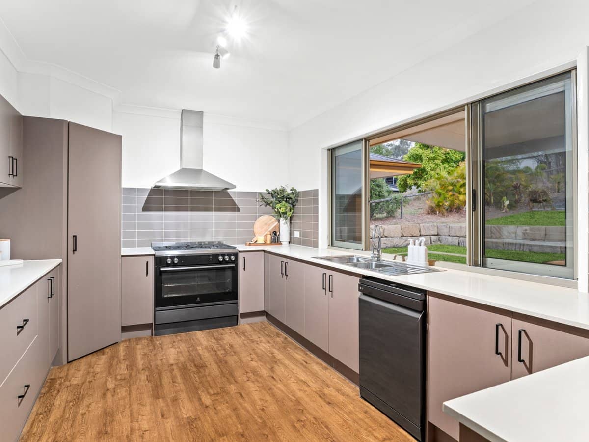 2-4 Eyre Place, JIMBOOMBA - Thumbnail 7