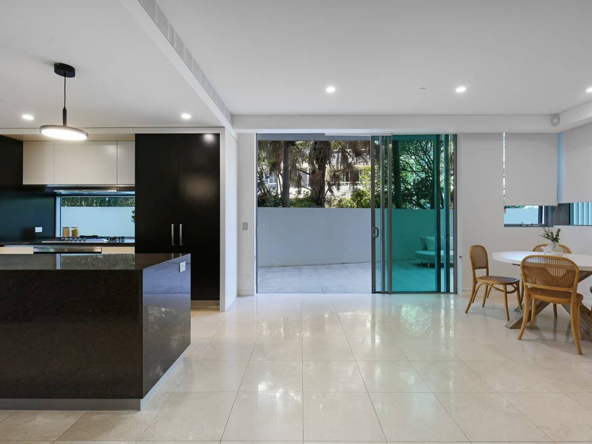 106 The Esplanade, Burleigh Heads - Thumbnail 18