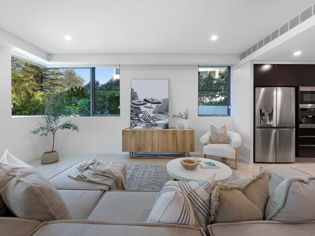 106 The Esplanade, Burleigh Heads - Thumbnail 1