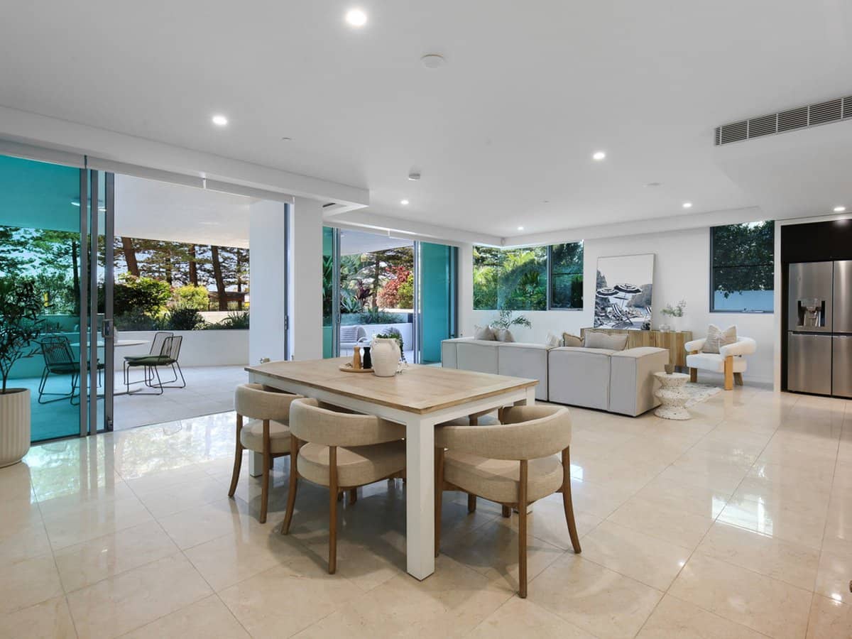 106 The Esplanade, Burleigh Heads - Thumbnail 13