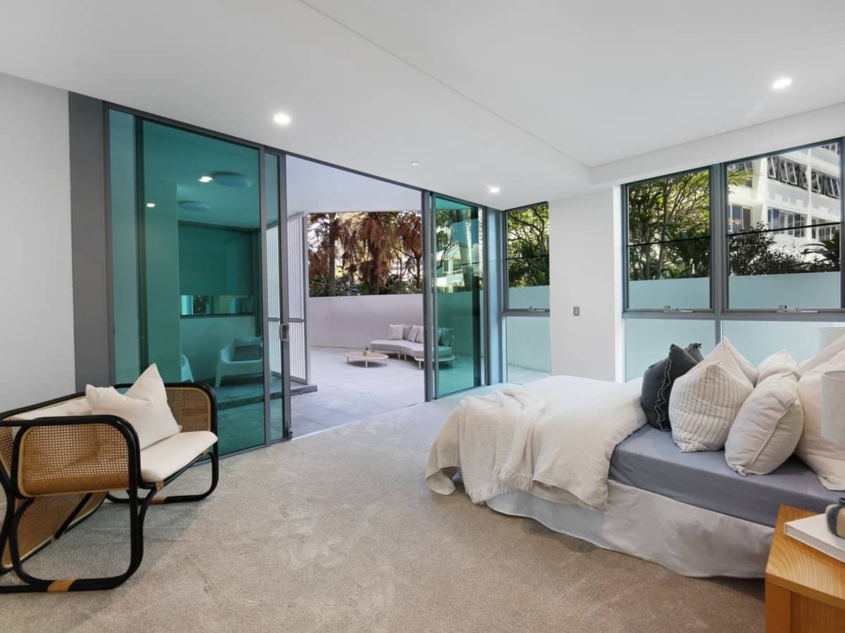 106 The Esplanade, Burleigh Heads - Thumbnail 20