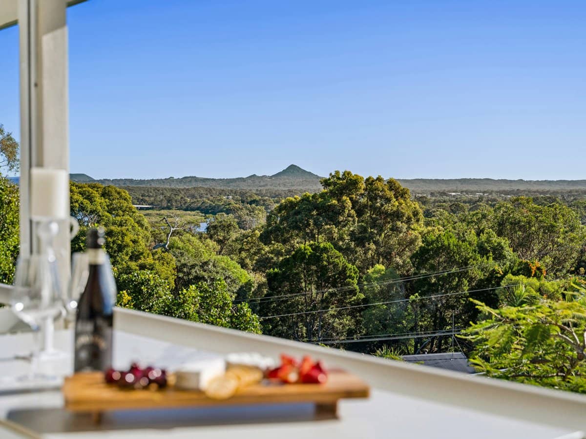 8 Arkana Drive, NOOSA HEADS - Thumbnail 2