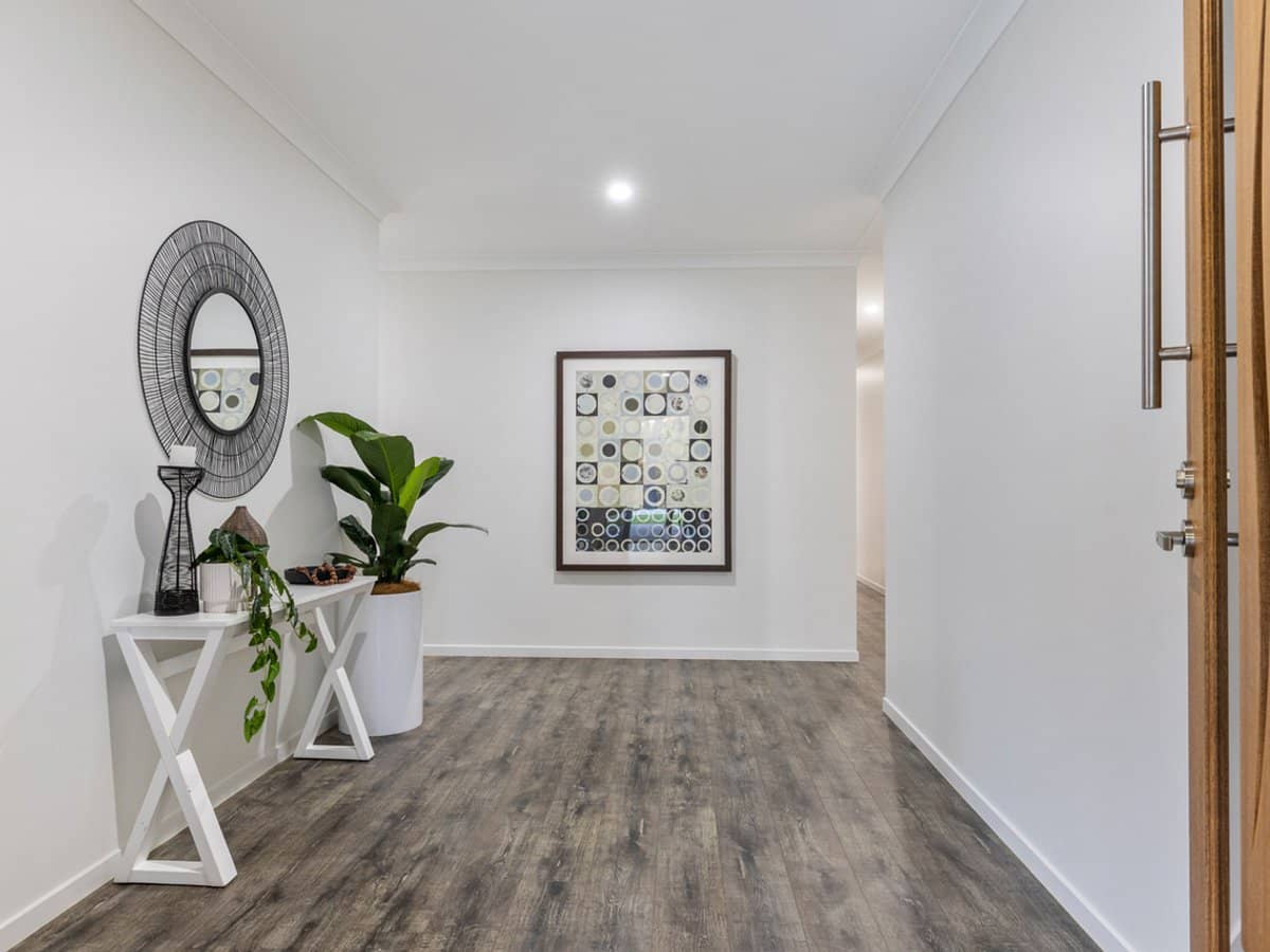 54 Cranleigh Street, WYNNUM WEST - Thumbnail 3