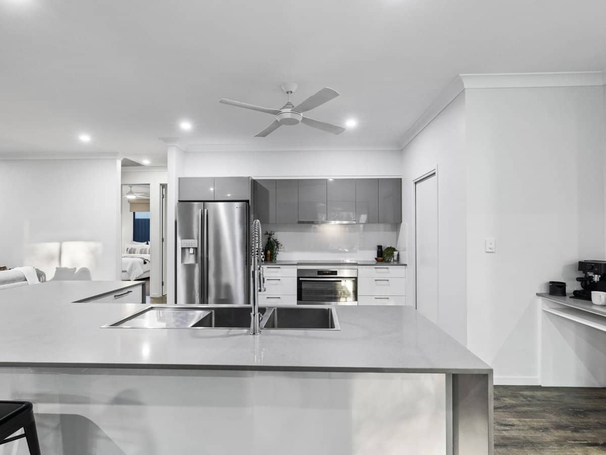 54 Cranleigh Street, WYNNUM WEST - Thumbnail 5