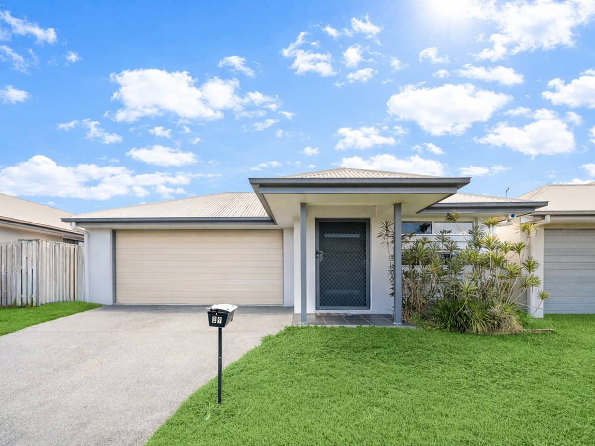 39 Stinson Circuit, COOMERA - Thumbnail 1
