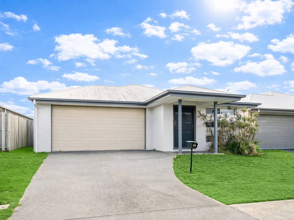39 Stinson Circuit, COOMERA - Thumbnail 2