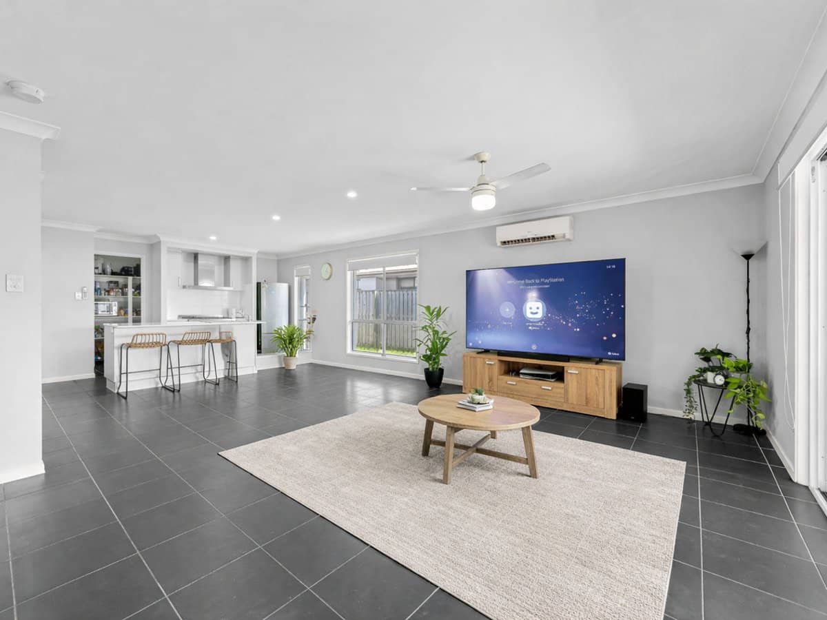 39 Stinson Circuit, COOMERA - Thumbnail 5