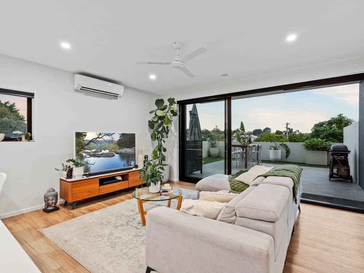 89 Old Cleveland Road, STONES CORNER - Thumbnail 2