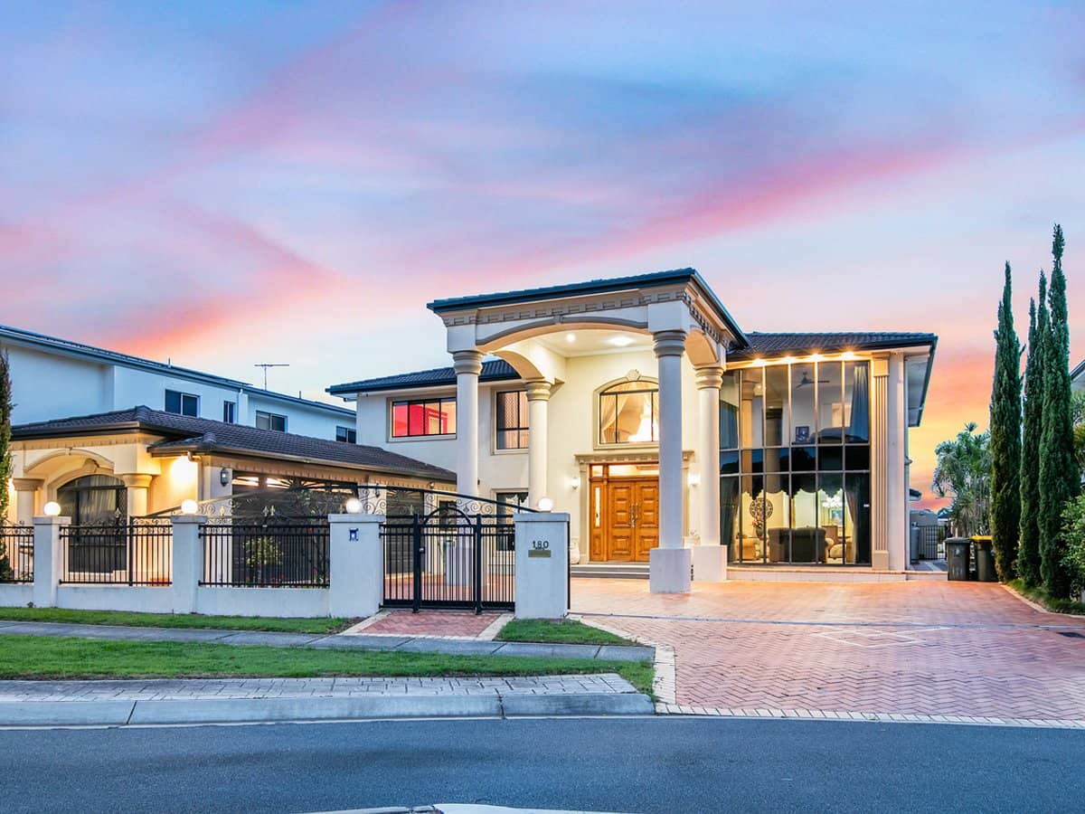 180 Hawthorn Circuit, STRETTON - Thumbnail 1