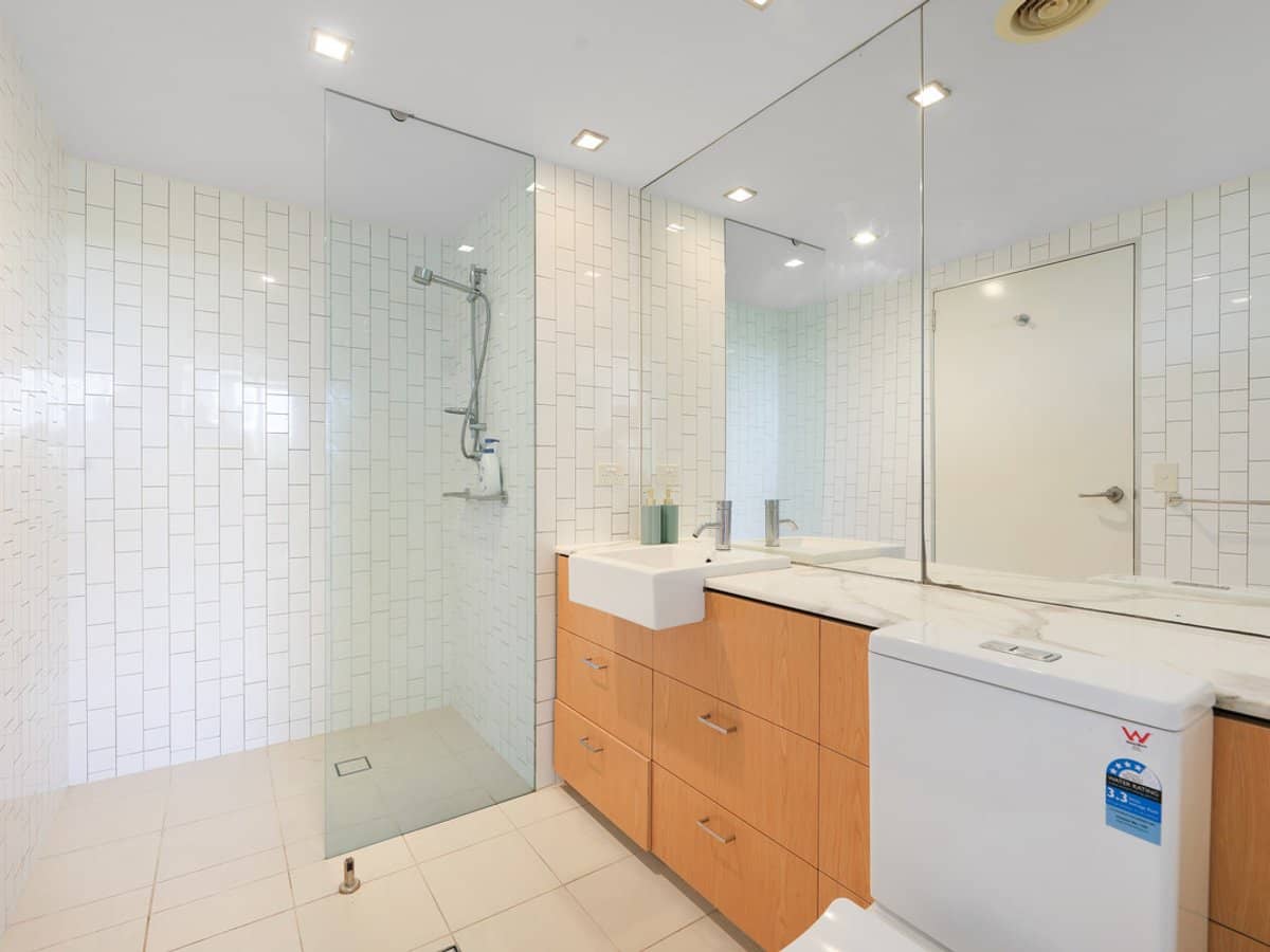 2-14 The Esplanade, Burleigh Heads - Thumbnail 12