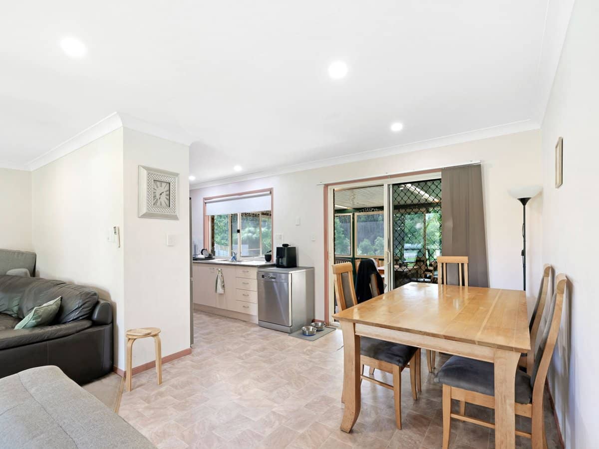 4 Jane Lane, OXENFORD - Thumbnail 5