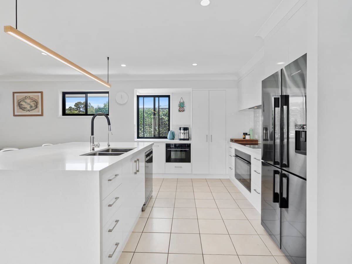 4 Canegrove Circuit, WELLINGTON POINT - Thumbnail 3