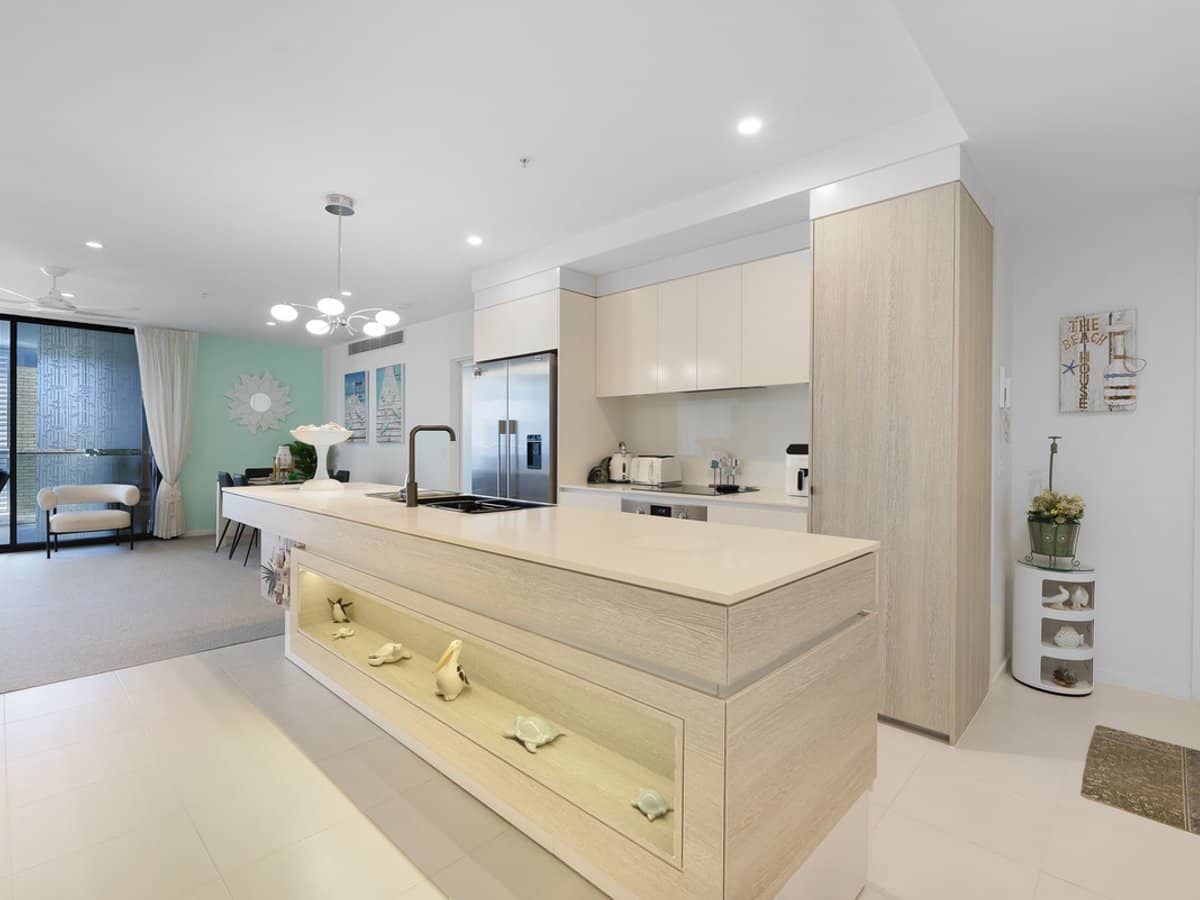 72 the Esplanade, Burleigh Heads - Thumbnail 2