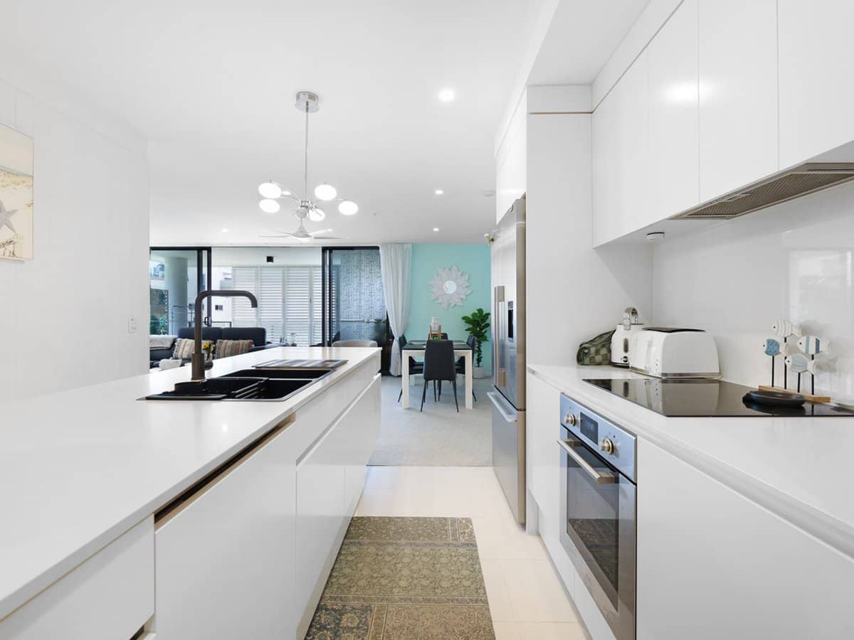 72 the Esplanade, Burleigh Heads - Thumbnail 4