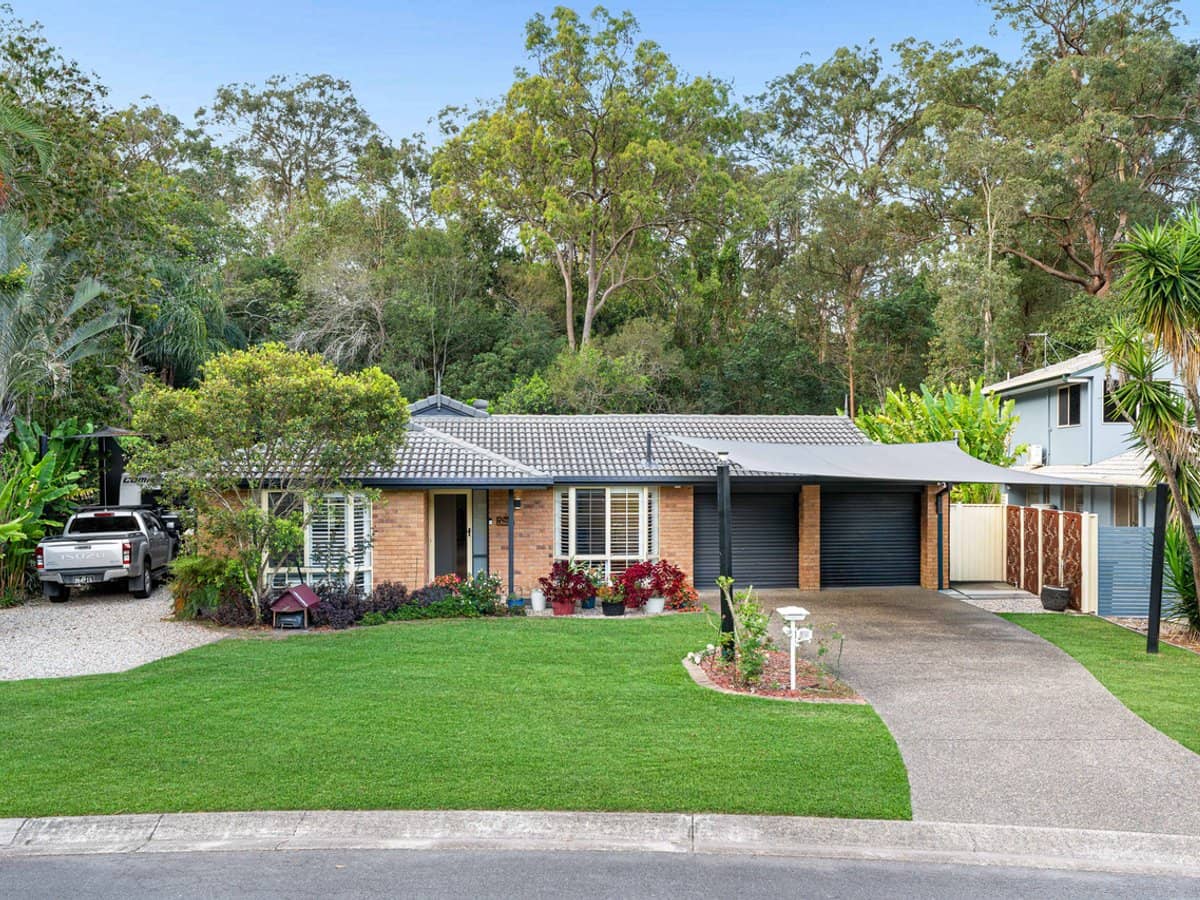 39 Olivia Drive, CARINA HEIGHTS - Thumbnail 1