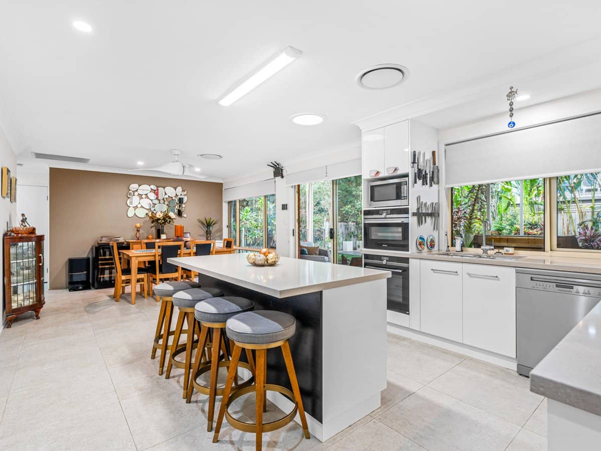 39 Olivia Drive, CARINA HEIGHTS - Thumbnail 4