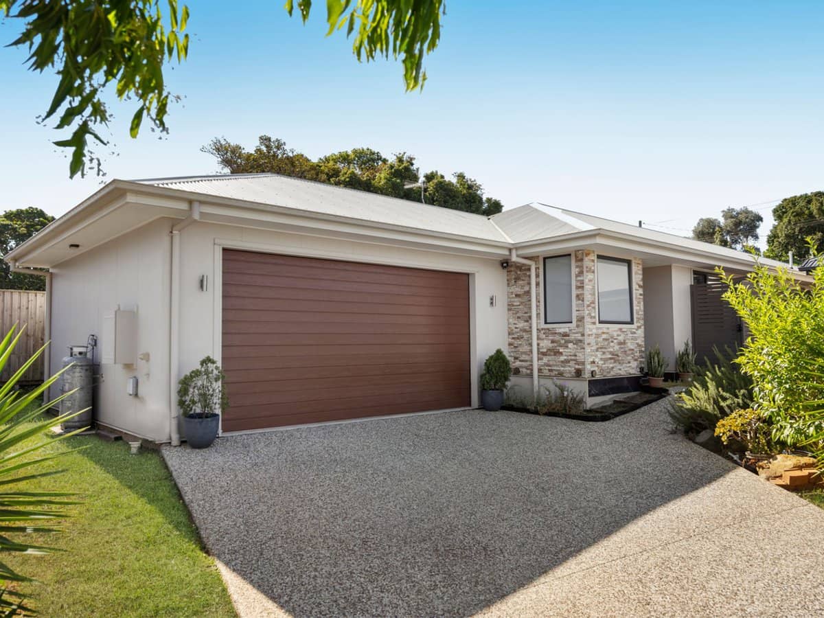 19 Waterhousia Crescent, BIRKDALE - Thumbnail 1