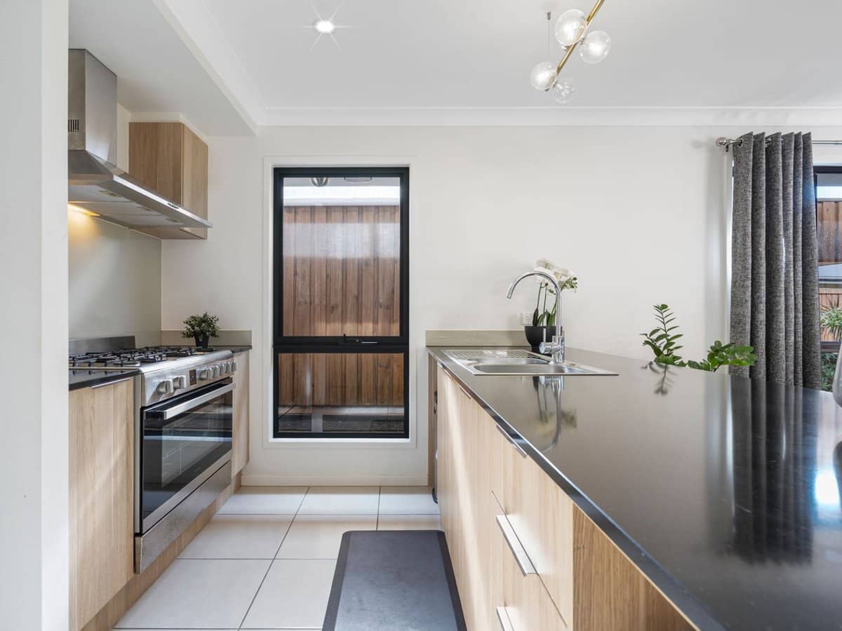 19 Waterhousia Crescent, BIRKDALE - Thumbnail 6