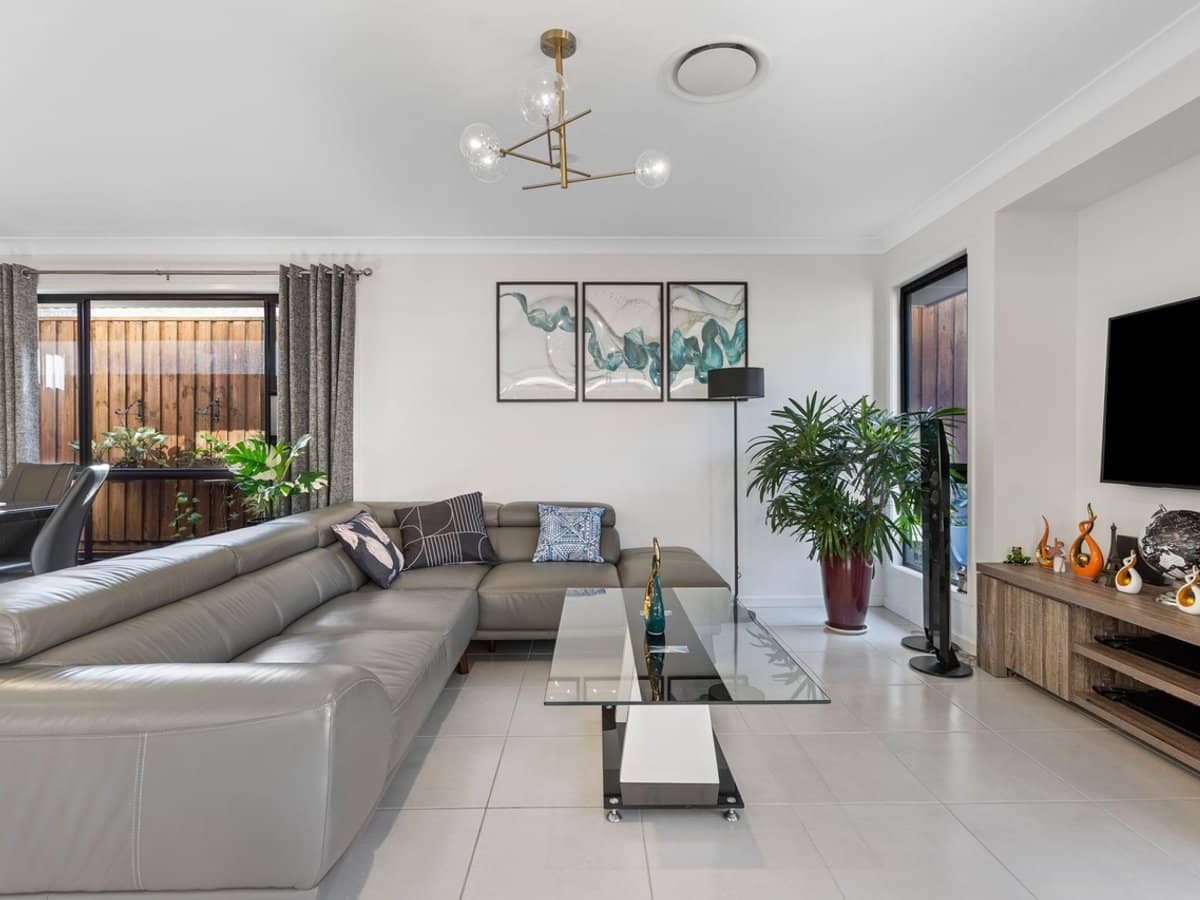 19 Waterhousia Crescent, BIRKDALE - Thumbnail 7