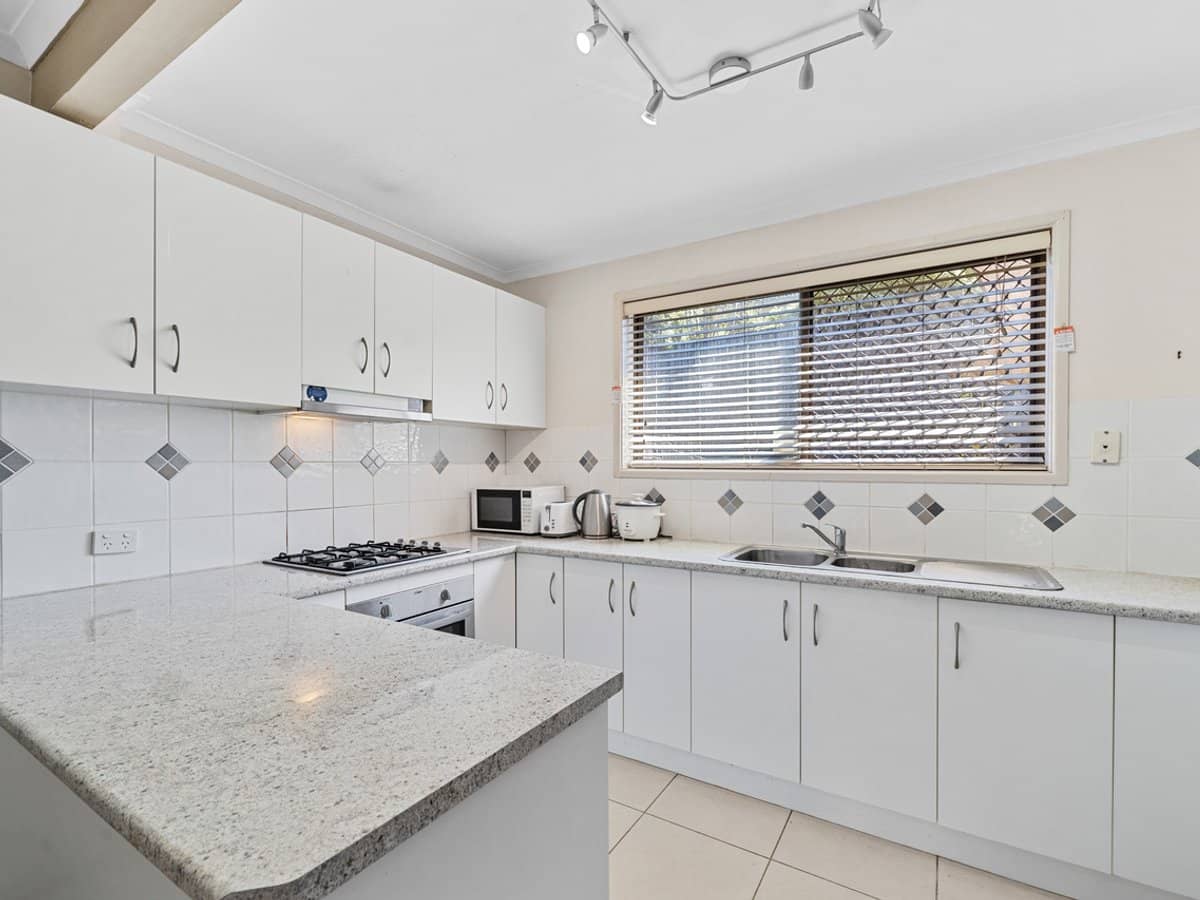 112 Queens Road, SLACKS CREEK - Thumbnail 2