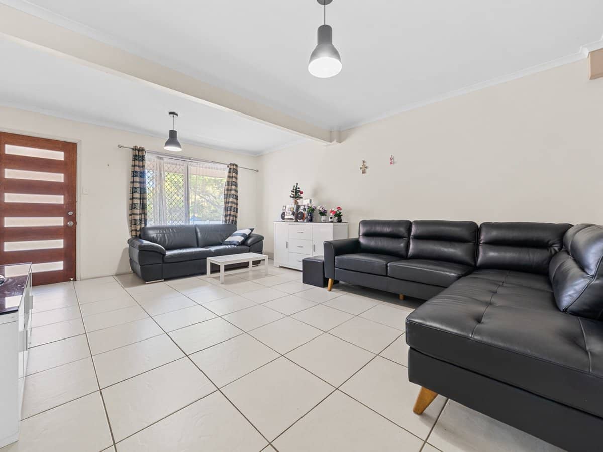 112 Queens Road, SLACKS CREEK - Thumbnail 3