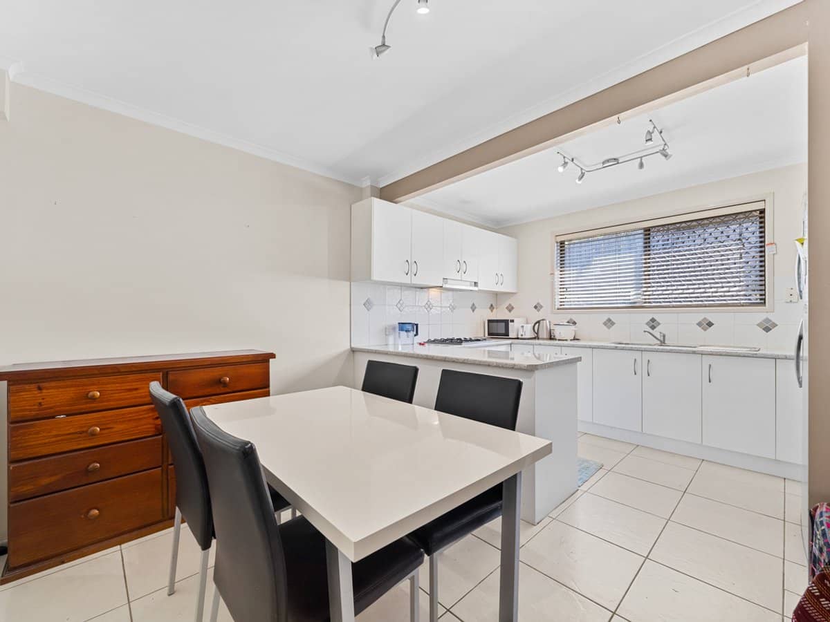 112 Queens Road, SLACKS CREEK - Thumbnail 4