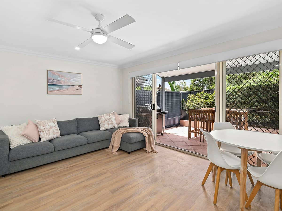 105 Kirkland Avenue, COORPAROO - Thumbnail 3