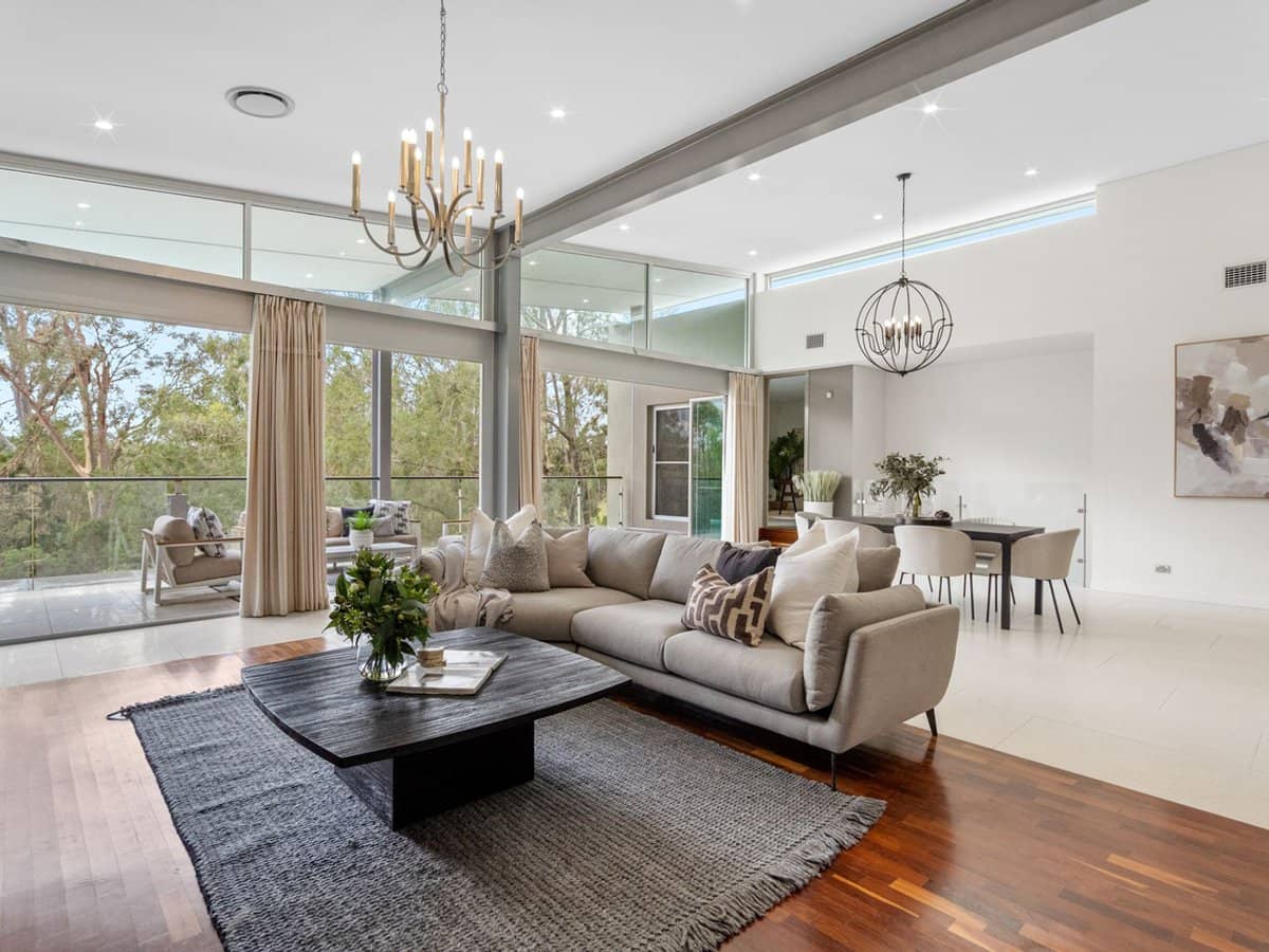 28 Staveley Close, SINNAMON PARK - Thumbnail 1