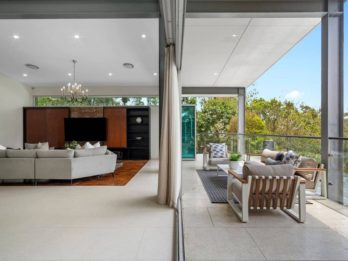 28 Staveley Close, SINNAMON PARK - Thumbnail 2