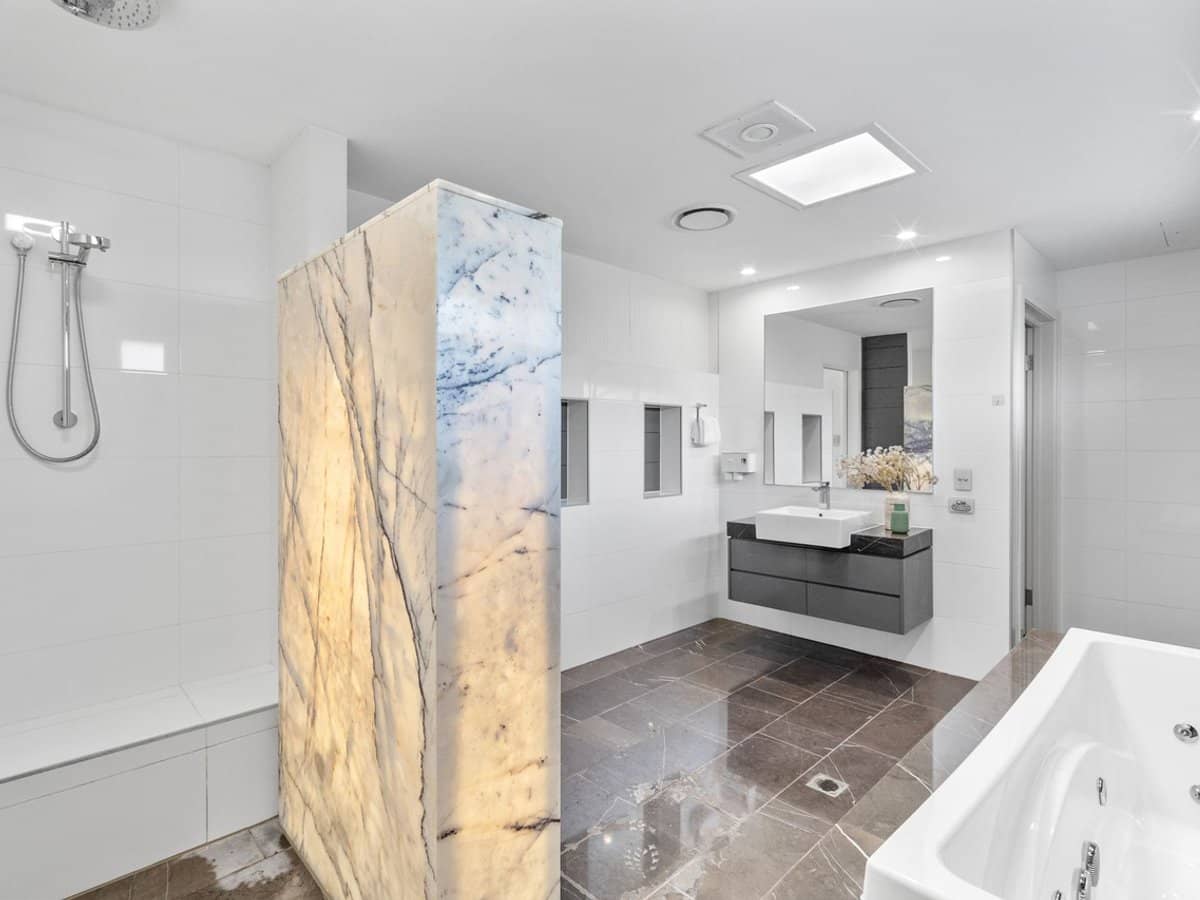 28 Staveley Close, SINNAMON PARK - Thumbnail 13