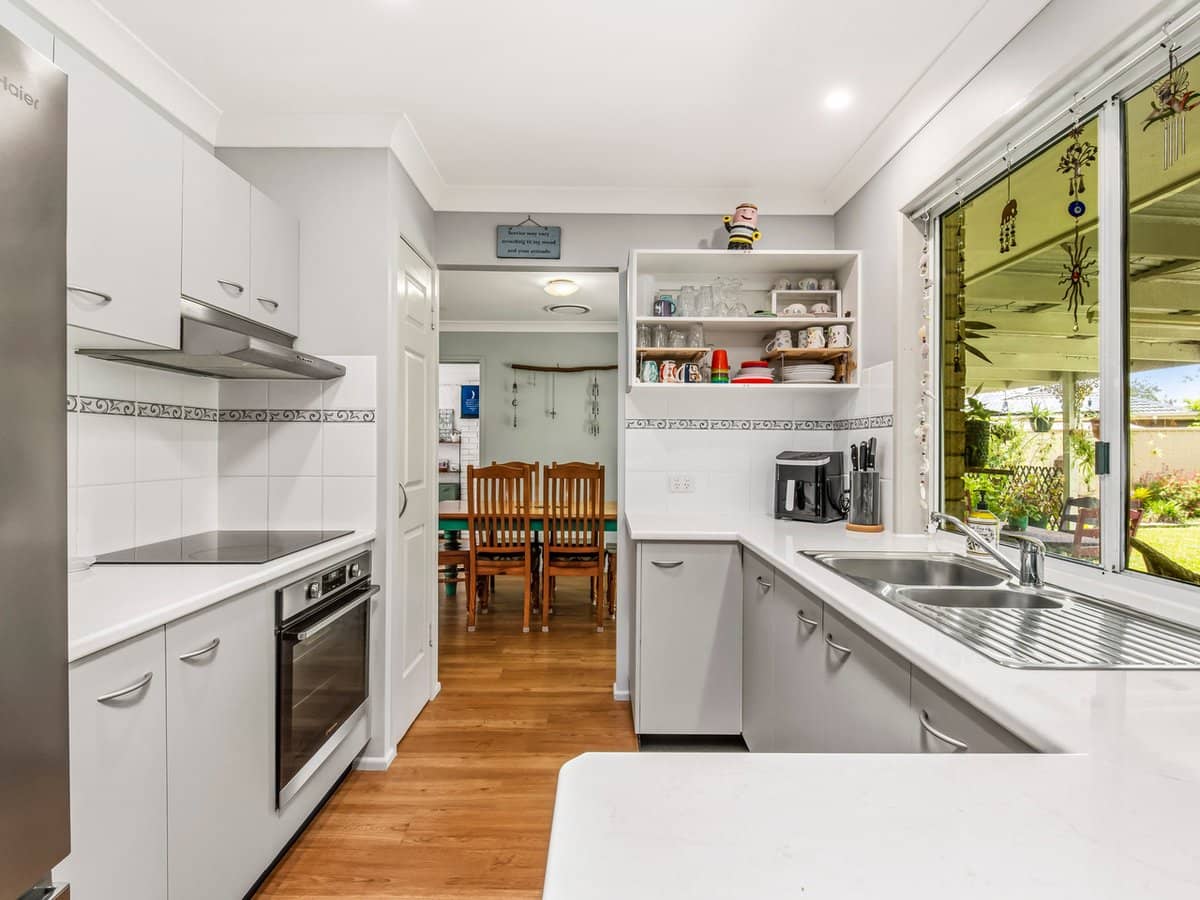 19 Aegean Street, WATERFORD WEST - Thumbnail 2