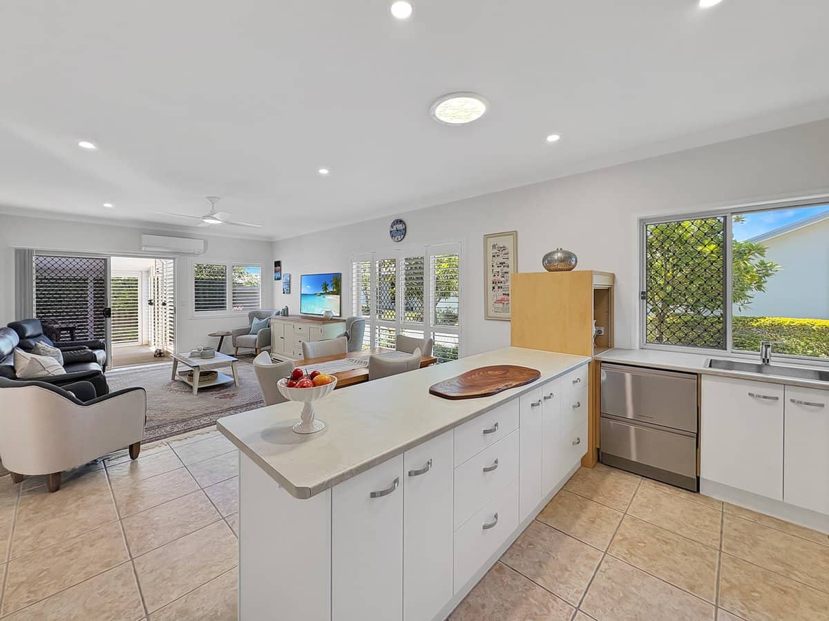 2 Grand Parade, KAWANA ISLAND - Thumbnail 5