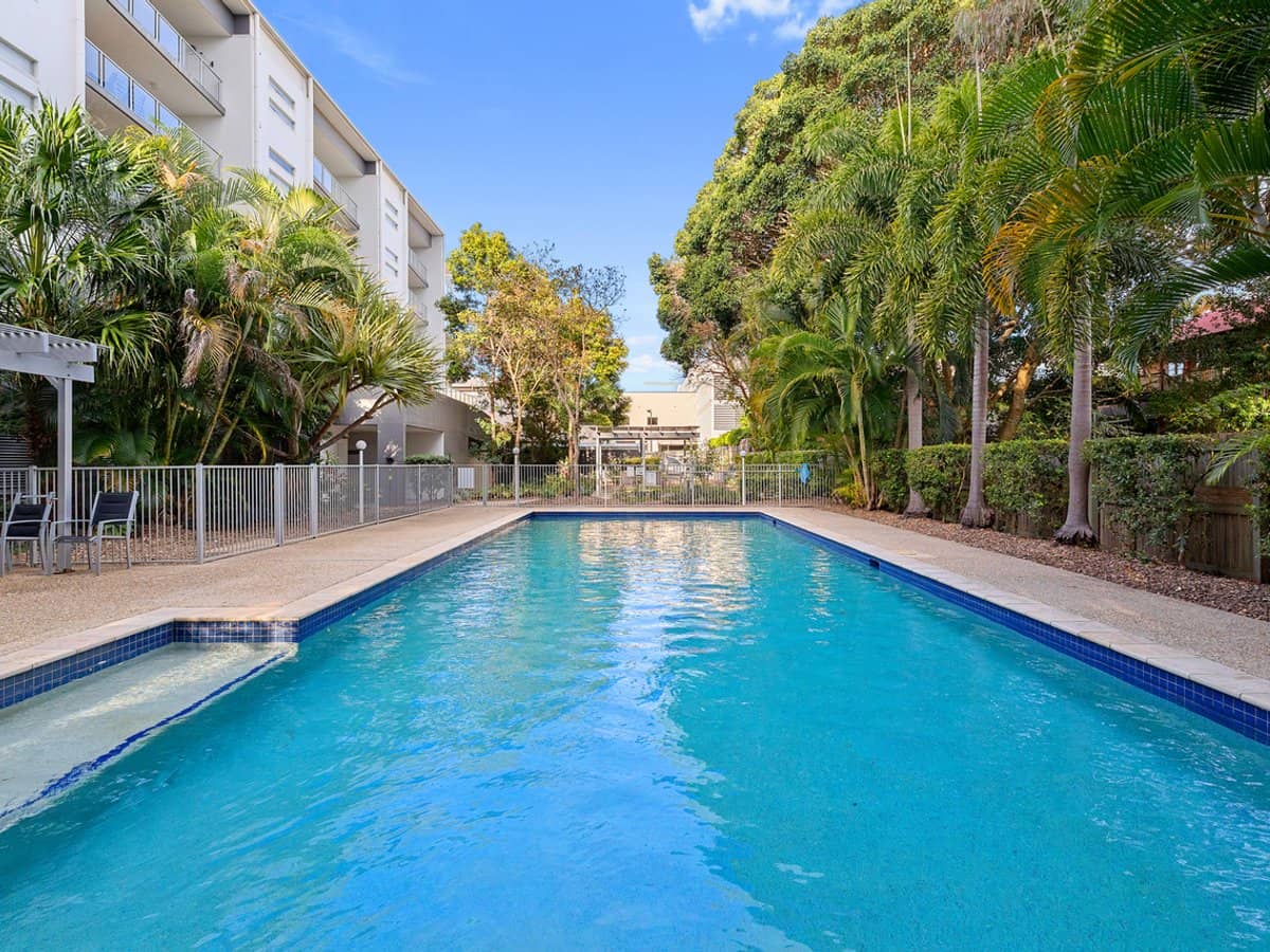 7-13 Shore Street East, CLEVELAND - Thumbnail 1