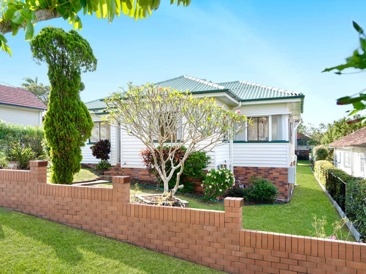 16 White Avenue, COORPAROO - Thumbnail 1