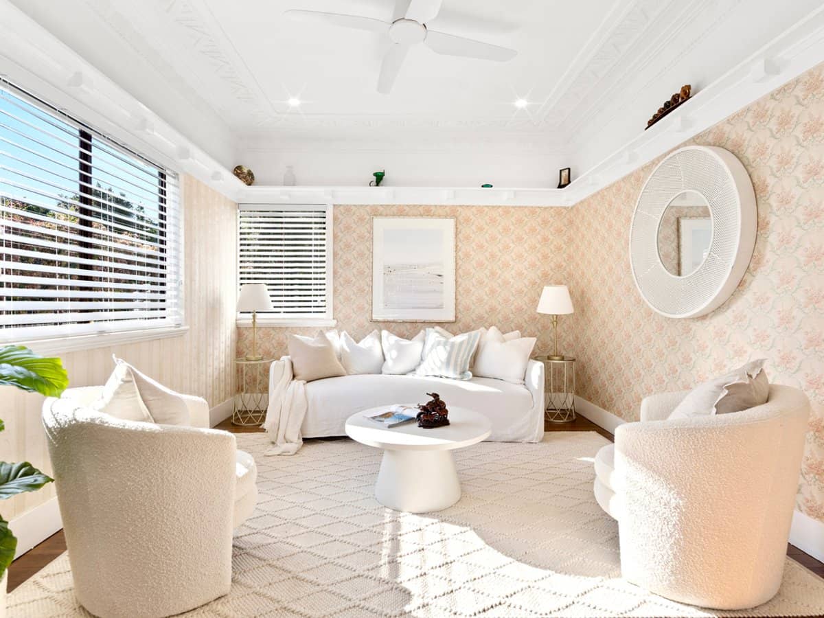 16 White Avenue, COORPAROO - Thumbnail 2