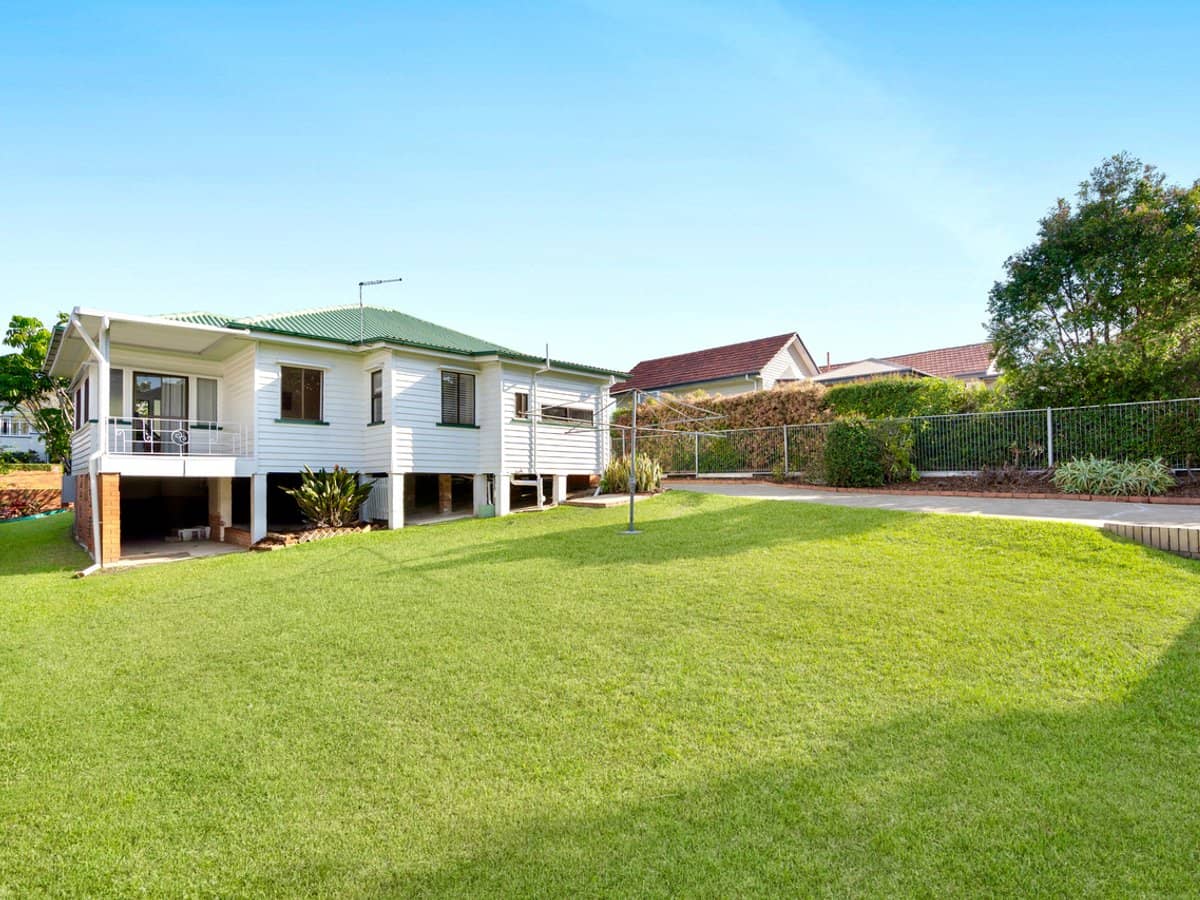 16 White Avenue, COORPAROO - Thumbnail 4