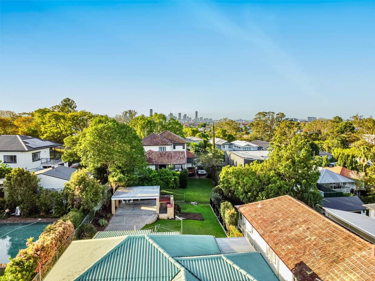 16 White Avenue, COORPAROO - Thumbnail 5