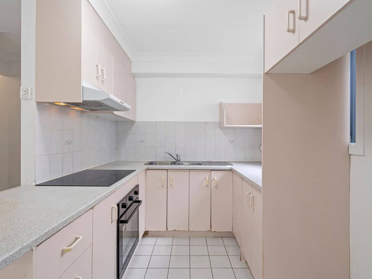 70 Jellicoe Street, COORPAROO - Thumbnail 2