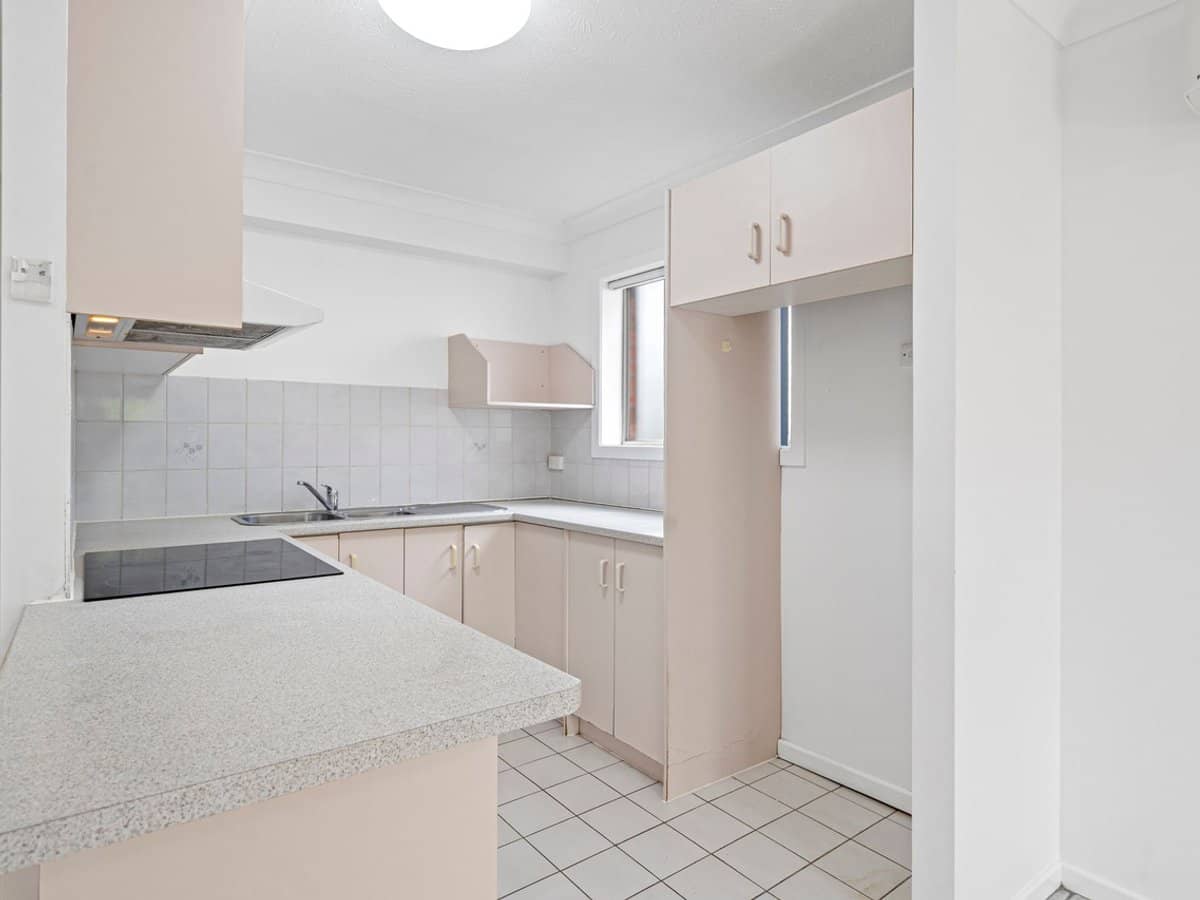 70 Jellicoe Street, COORPAROO - Thumbnail 3